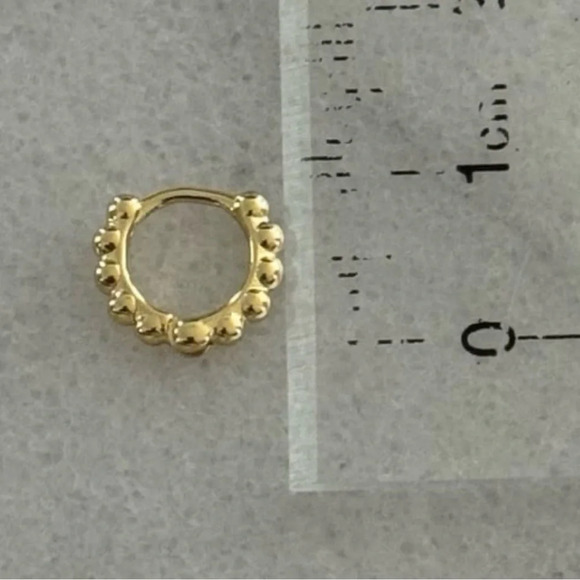 Gold Beaded Small Huggie Hoop Earrings Brand New

Brand New - Picture 3 of 4